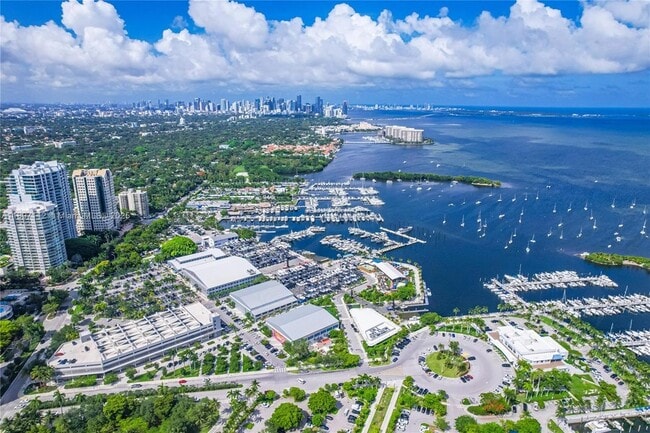 Building Photo - 2655 S Bayshore Dr