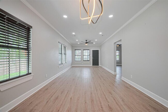 Building Photo - 1205 E 27th St