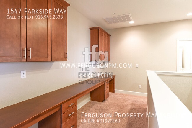 Building Photo - 1547 Parkside Way