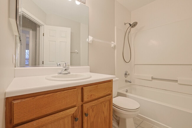 Building Photo - 145 Farmgate Dr