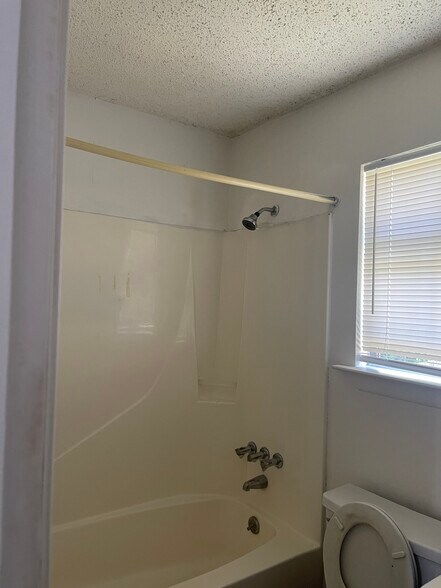 Building Photo - 2523 Westminster Dr