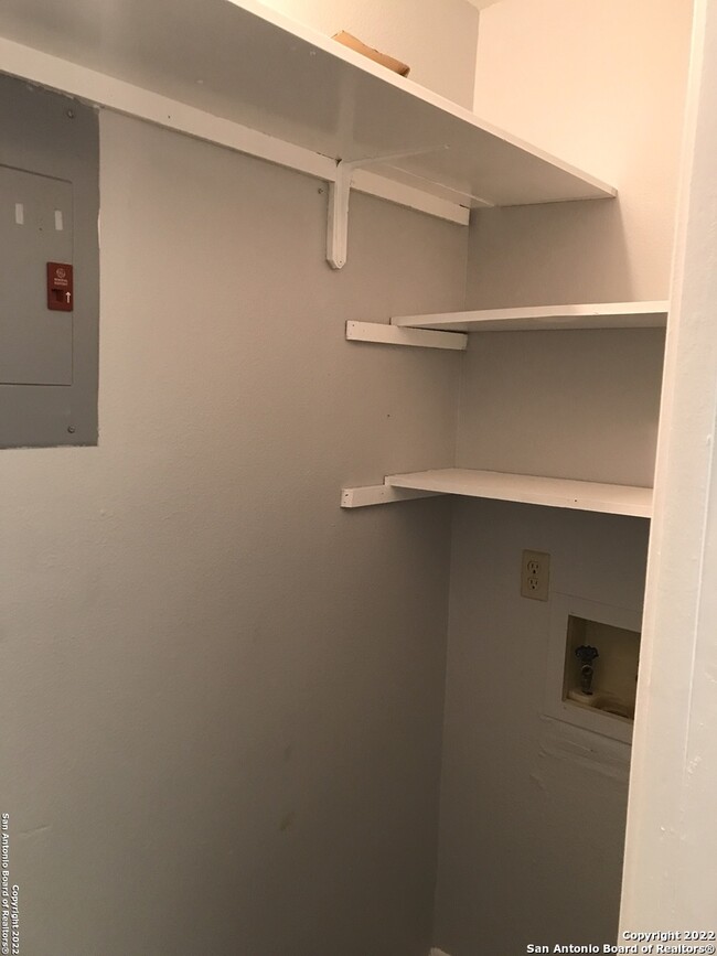 Building Photo - 514 Kellys Way