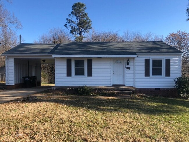 Building Photo - Two bedroom, 1 bath house in Burlington