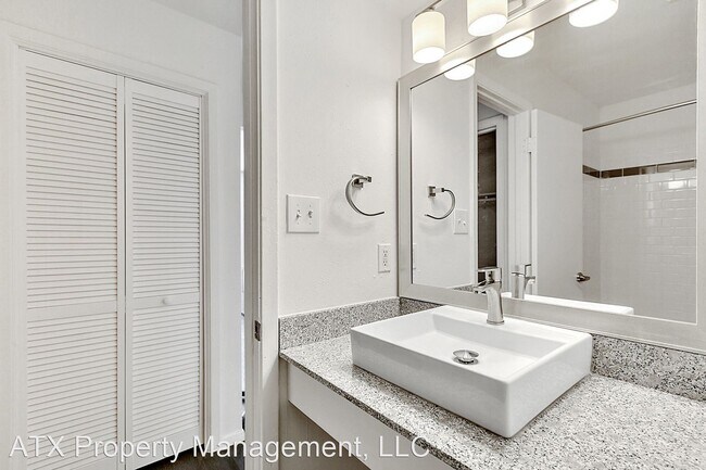 Building Photo - 400 Kenniston Dr