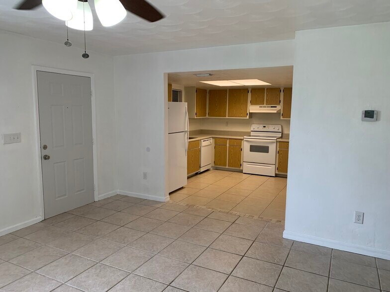 Building Photo - 7380 Albany Rd