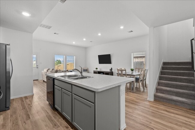 Building Photo - 512 Maple Bnd Ln