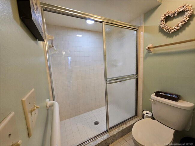 Building Photo - 6041 SE Landing Way