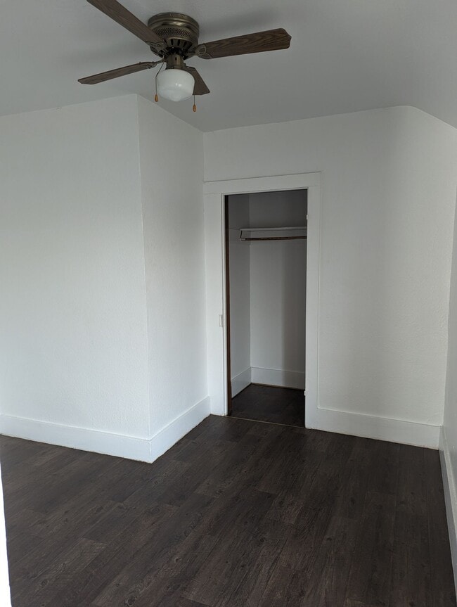 Building Photo - $1250 - 2 Bedroom 1 Bath Apartment - Heart...