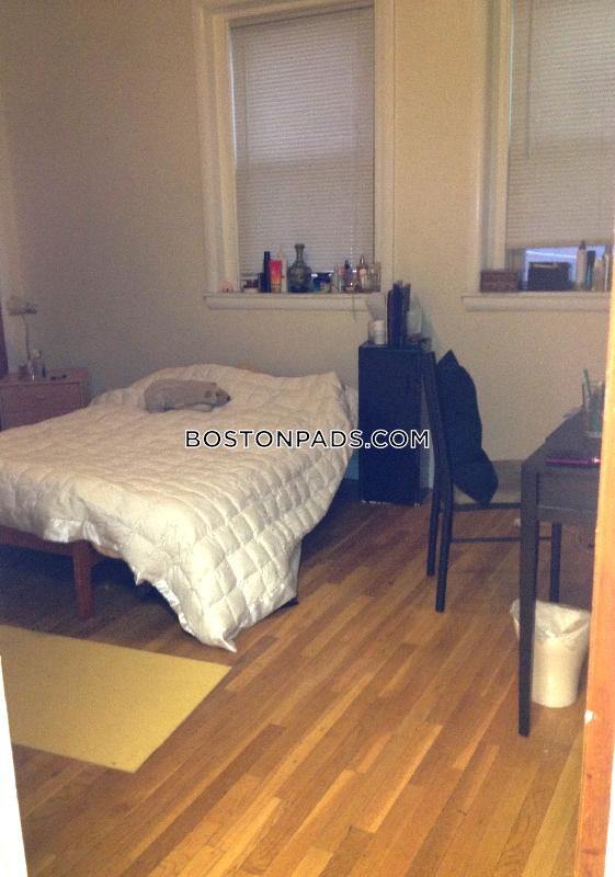 Building Photo - 871 Beacon St