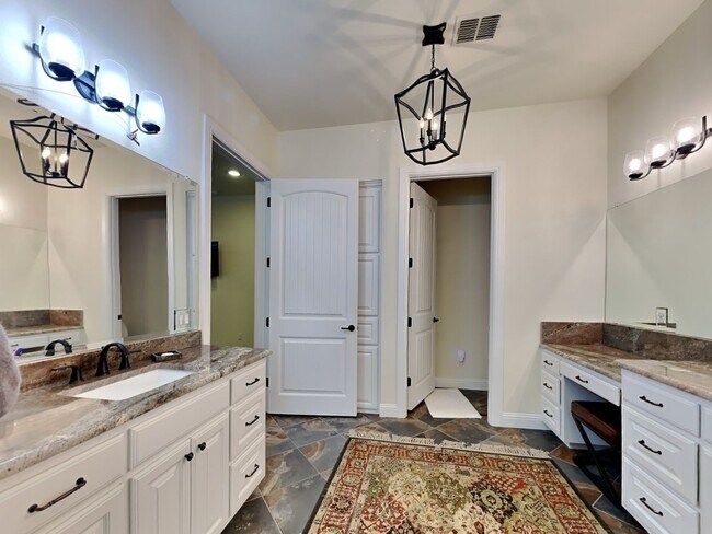 Building Photo - Experience Resort-Style Living in the Prestigious Gated Community of Bella Flora.