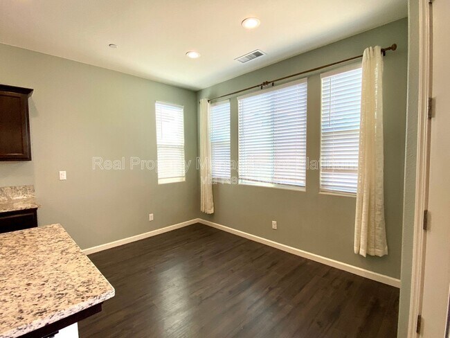 Building Photo - 2534 Mustang Dr