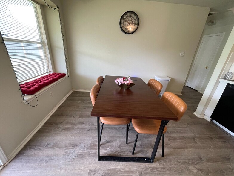 Building Photo - Room in Single Family Home on Socorro Bend