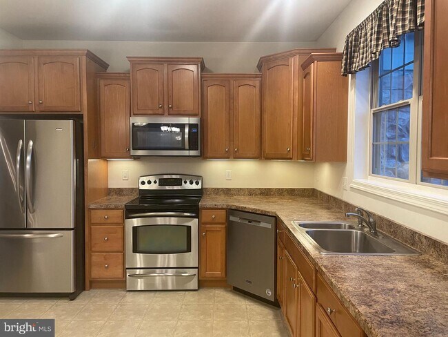 Building Photo - 2066 Deer Run Dr