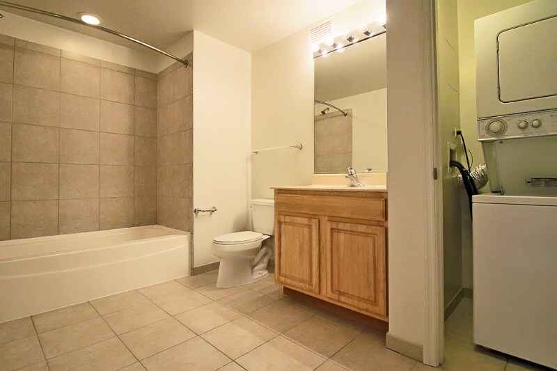 Building Photo - 600 W Kinzie St