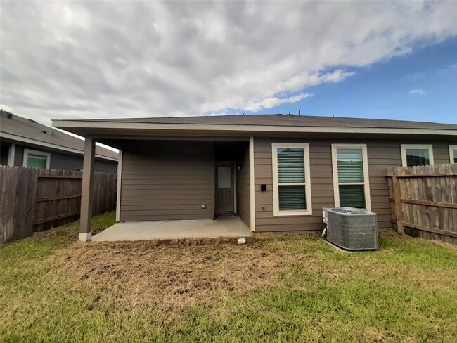 Building Photo - 9812 Grosbeak Ln