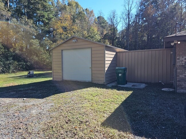 Building Photo - Newly Renovated Home on 1.35 Acres AND Get...