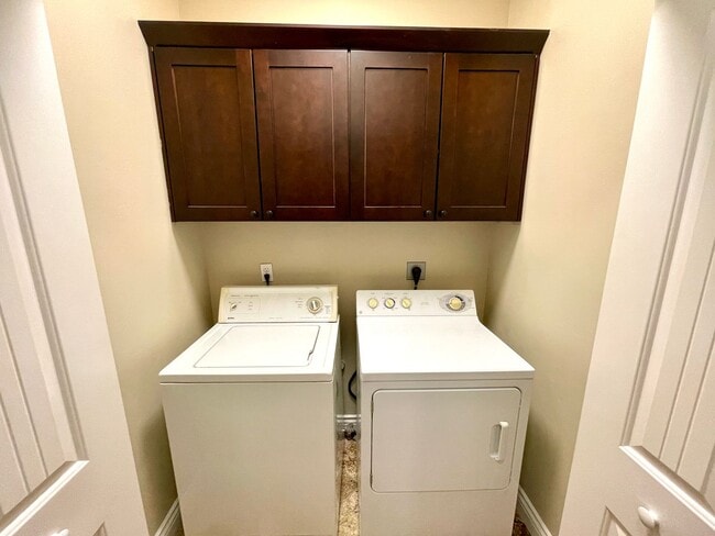 Building Photo - Elegant 3 Bedroom, 2 bathroom Home in Legacy Ranch Neighborhood in Central Kingman!