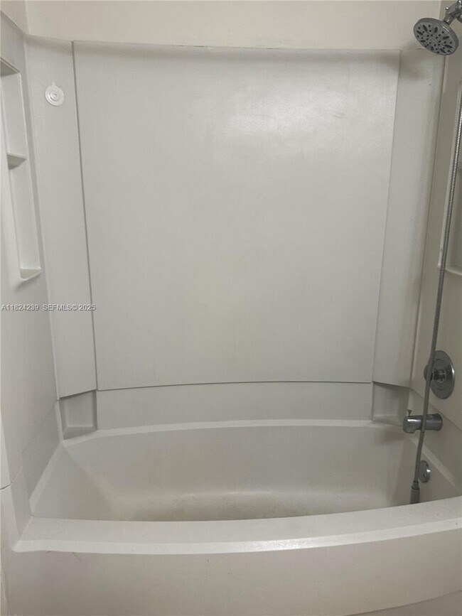 Building Photo - 2771 Riverside Dr