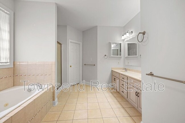 Building Photo - 329 W Summerchase Dr