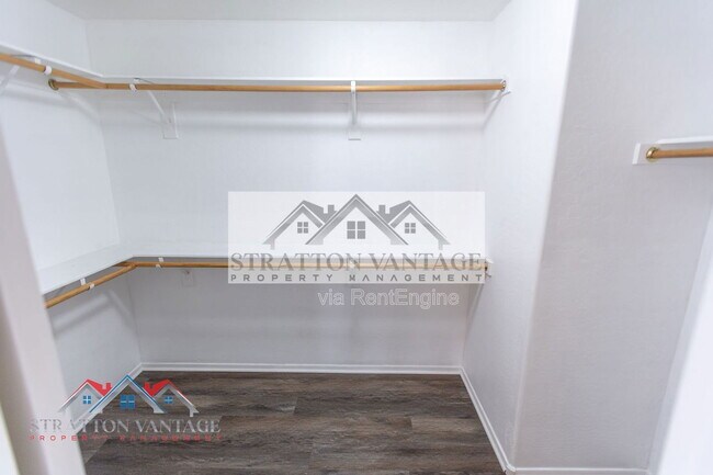 Building Photo - 11754 W Belmont Dr