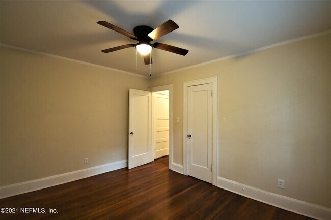 Building Photo - 2225 Myra St