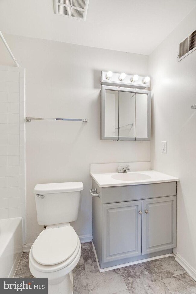 Building Photo - Elevated Comfort: Spacious Condo with Loft...