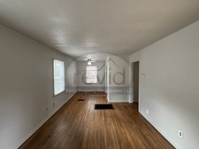 Building Photo - 1445 Luverne St