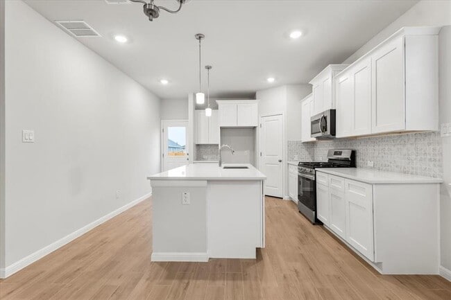 Building Photo - 320 Windstar Rd