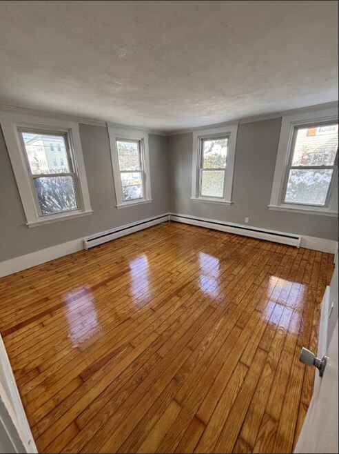 Building Photo - 131 Main St