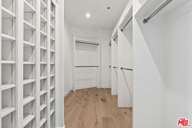 Building Photo - 1381 Summitridge Dr