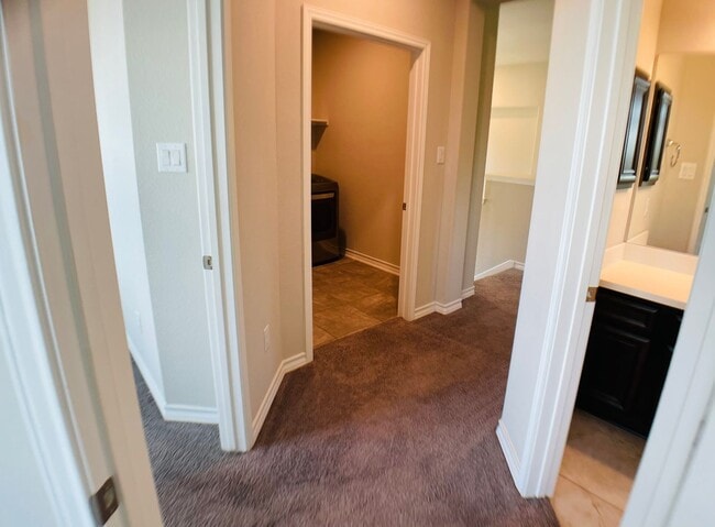 Building Photo - Charming Nestled Home near 281 and 1604