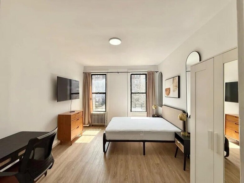 Primary Photo - Furnished room/NOT APARTMENT