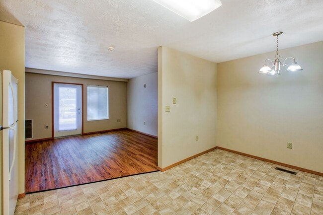Building Photo - Northlake Apartments