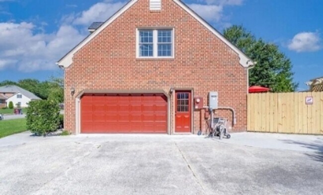 Building Photo - Gorgeous house for rent in Chesapeake.