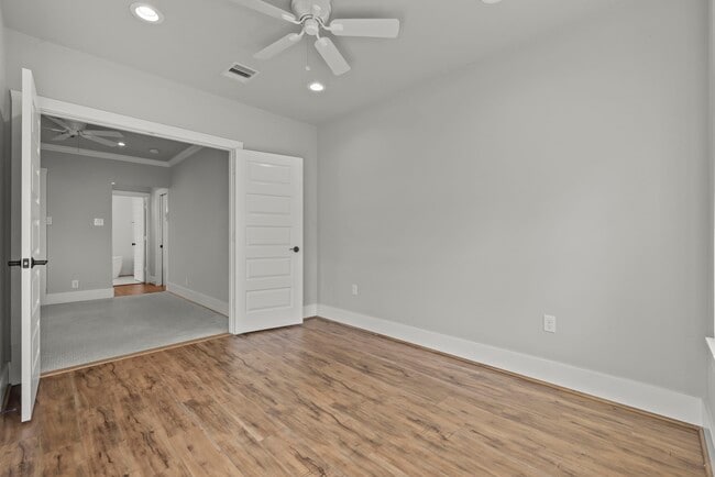 Building Photo - 724 E 21st St