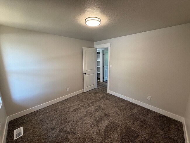 Building Photo - 3426 W 5300 S