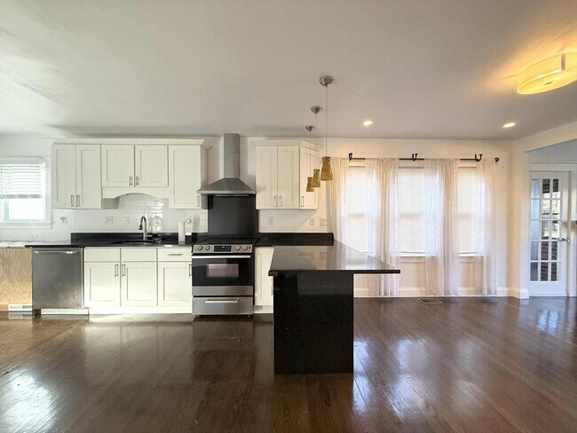 Building Photo - 239 Quincy Shore Dr