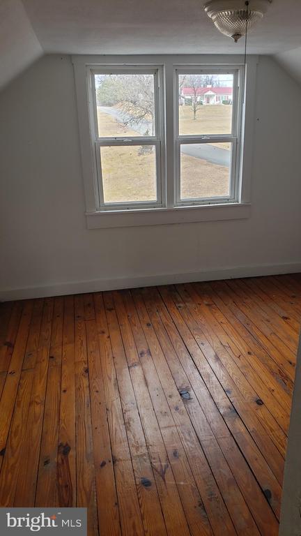 Building Photo - 19 Laverne Dr