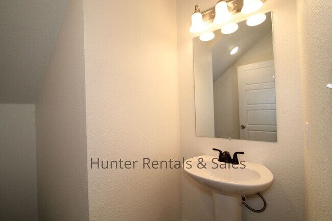 Building Photo - Upscale Four-Bedroom Townhome!