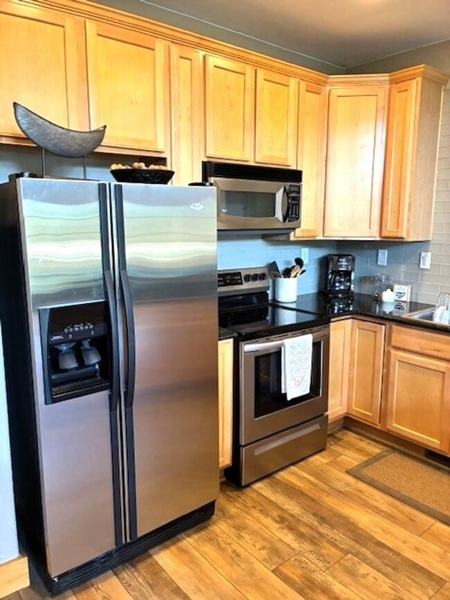 Building Photo - Monthly Rental- La Riva Del Lago #211
