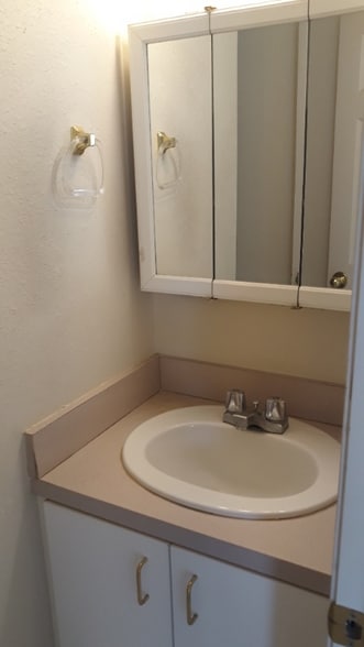 Building Photo - 606-606 24th St