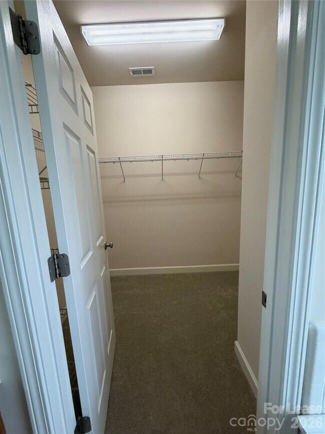 Building Photo - 9315 Rosalyn Glen Rd