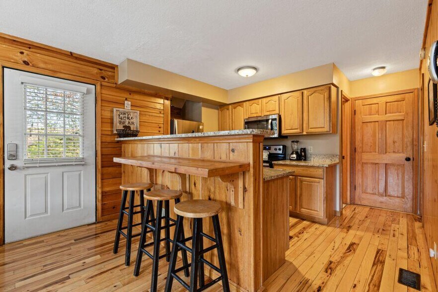 Building Photo - 1652 Raccoon Den Way