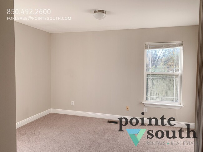 Building Photo - 116 S Elm St