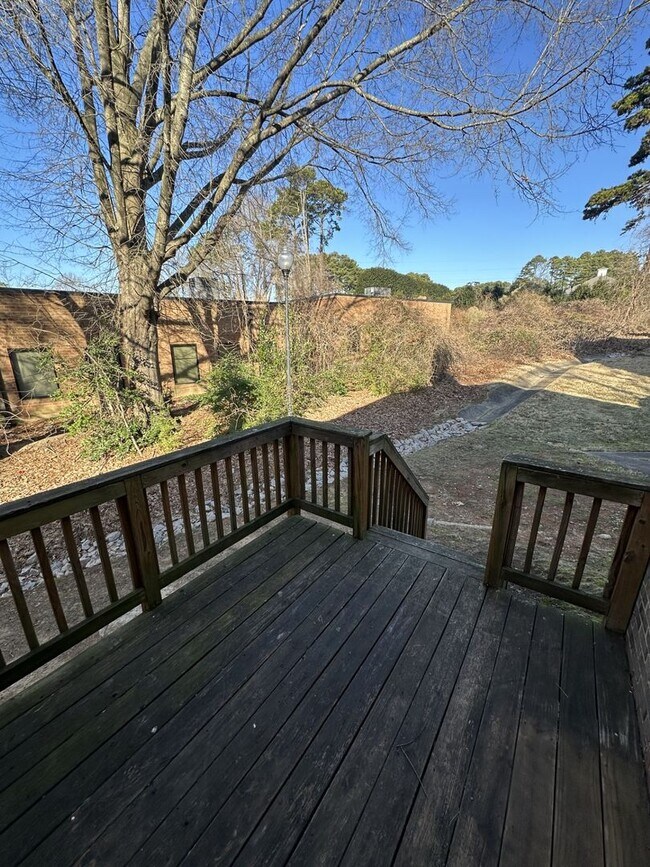 Building Photo - 3 Bedroom 2.5 Bathroom Condo!