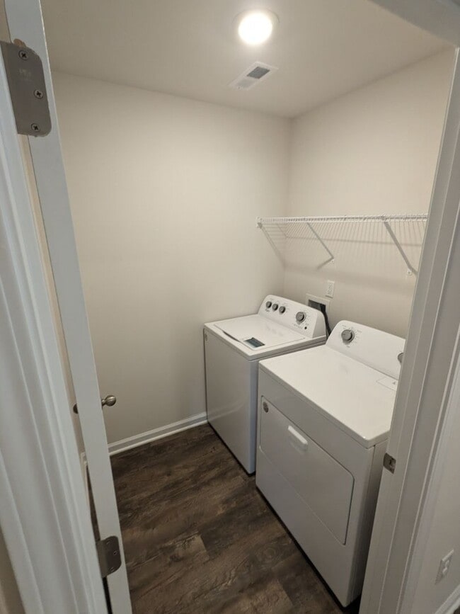 Building Photo - 4 Bedroom Ranch- Sherrills Ford