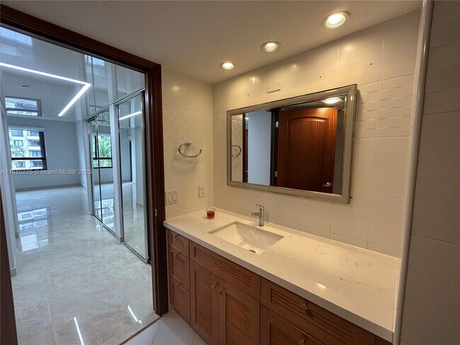 Building Photo - 251 Crandon Blvd