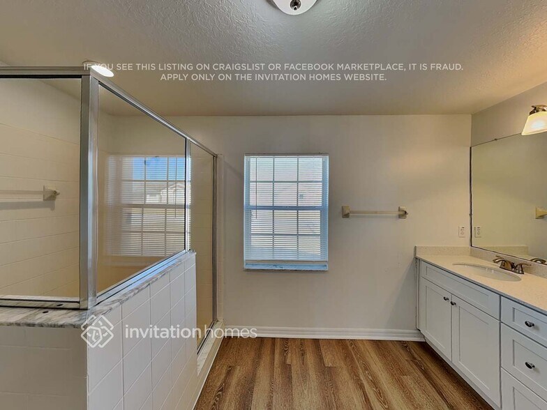 Building Photo - 3115 Victoria Dr