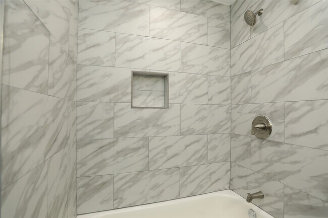 Building Photo - 5504 La Branch St