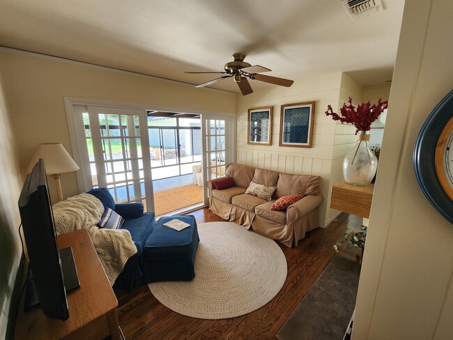 Building Photo - 1230 Oak Cir Dr